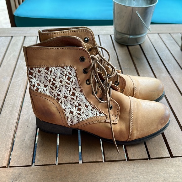 Steve Madden tan leather with lace boots! Excellent condition! Size 7.5 - Picture 3 of 7